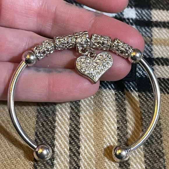 Silver heart cuff bracelet - Picture 2 of 4
